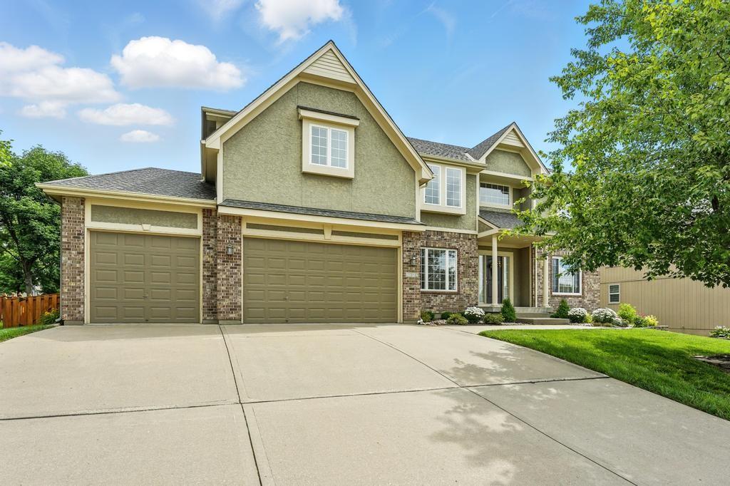 2312 Ne Sweet Water Drive Property Photo 1