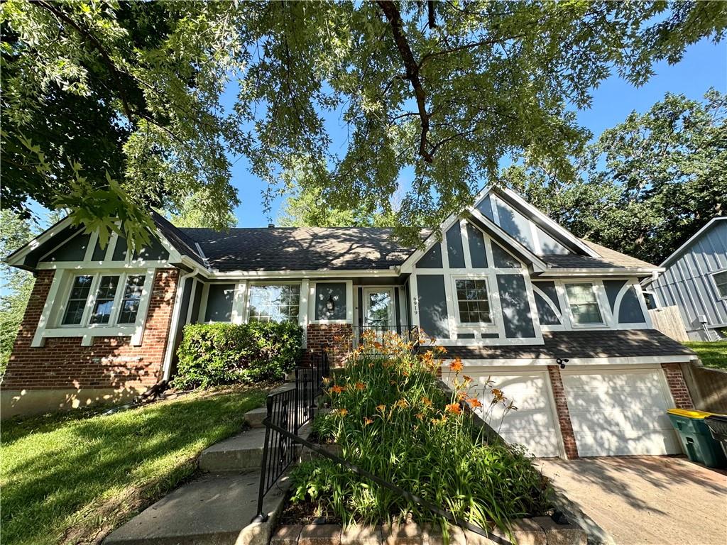 6919 Albervan Street Property Photo 1