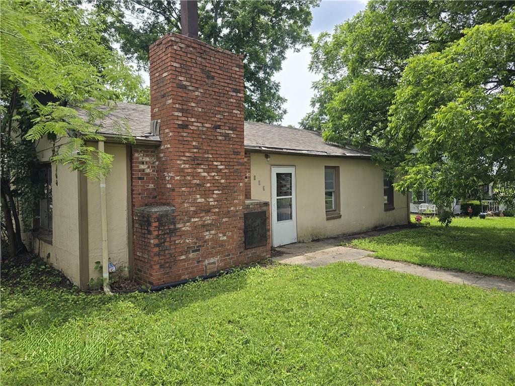 107 W 6 Street Property Photo 1