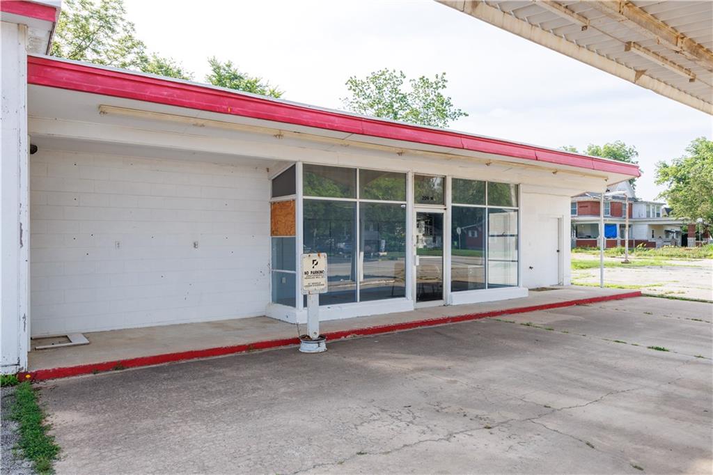 209 N Liberty Street Property Photo 4