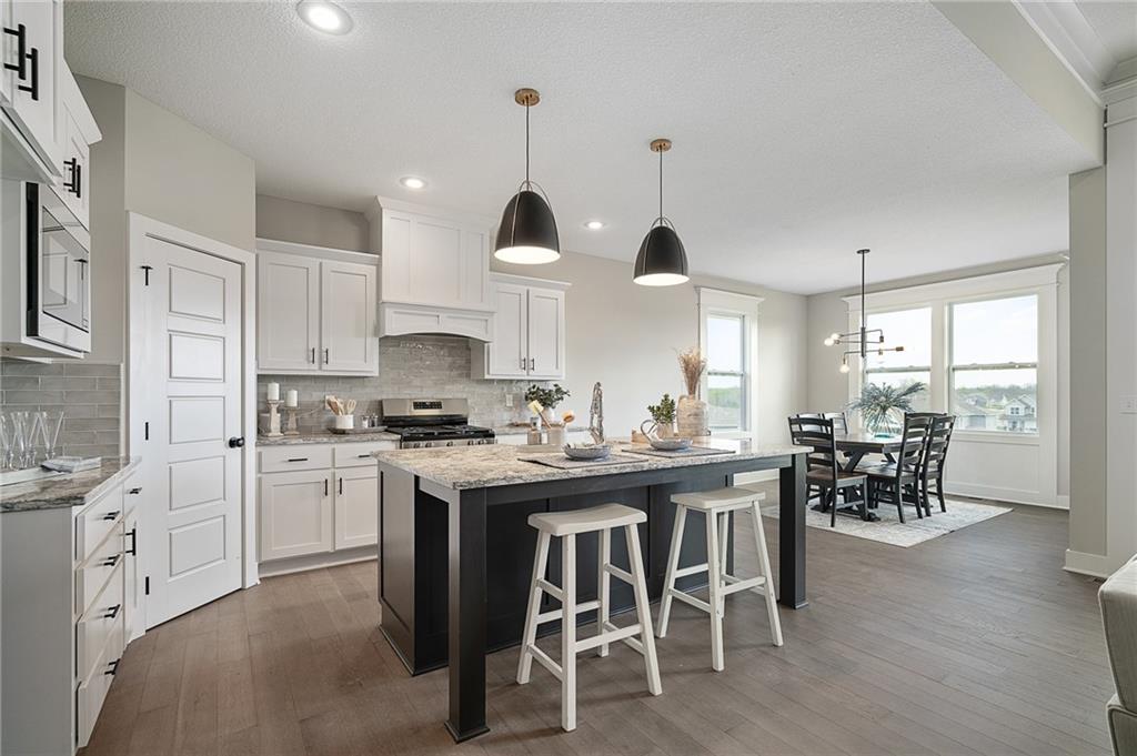 19455 W 114th Terrace Property Photo 7