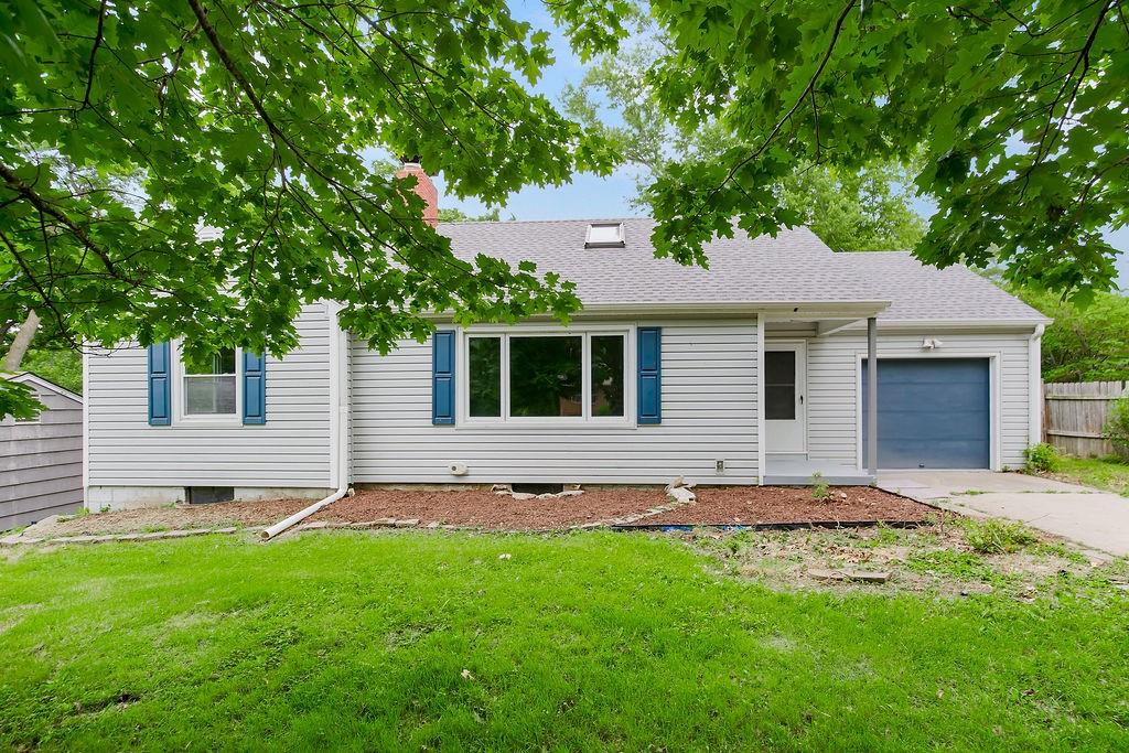 112 NE Northcrest Drive Property Photo 1