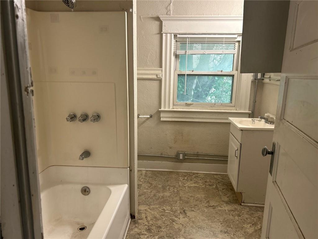 3531 Euclid Avenue Property Photo 9