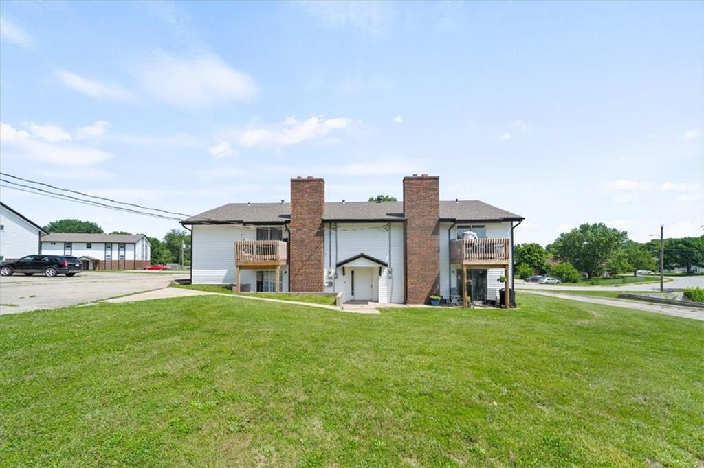 2203 Twin Oaks Drive Property Photo 4