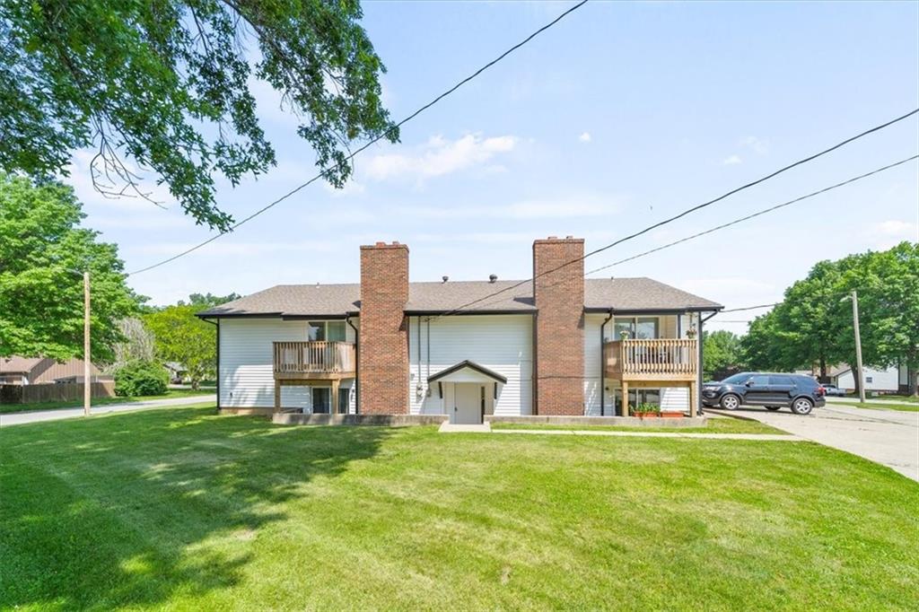 2203 Twin Oaks Drive Property Photo 6