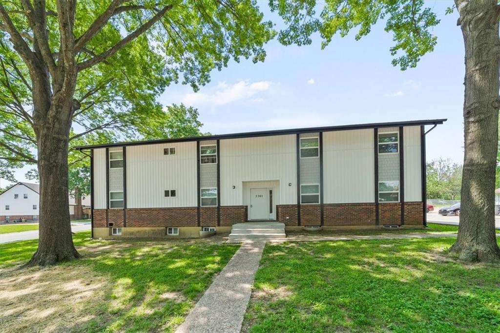 2203 Twin Oaks Drive Property Photo 17