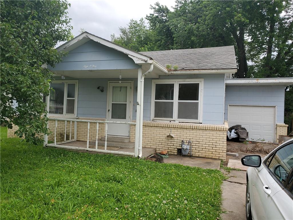 809 W 1st Street Property Photo 1