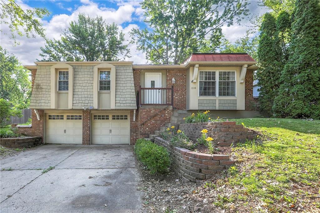 1108 Nw Canterbury Road Property Photo 1