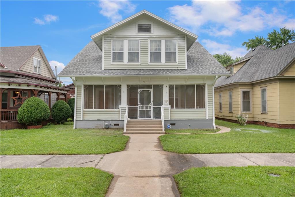 704 Lincoln Street Property Photo 1