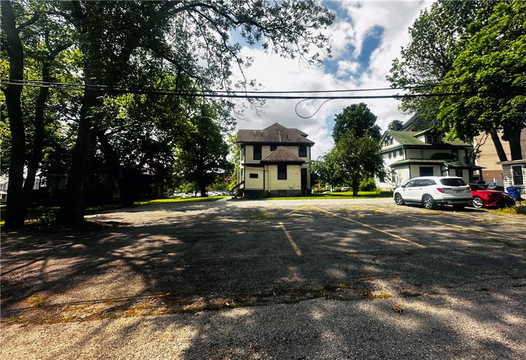 108 E Poplar Street Property Photo 4
