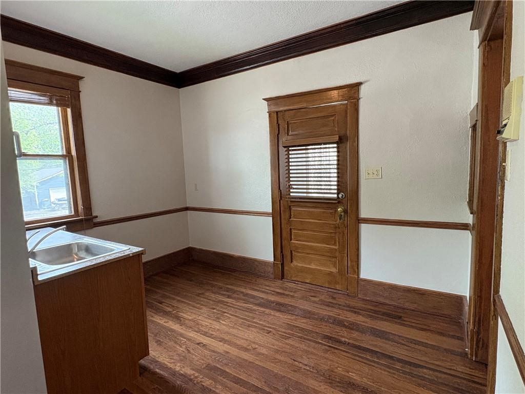 108 E Poplar Street Property Photo 8