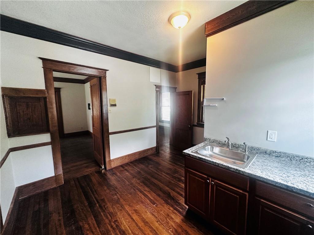 108 E Poplar Street Property Photo 9