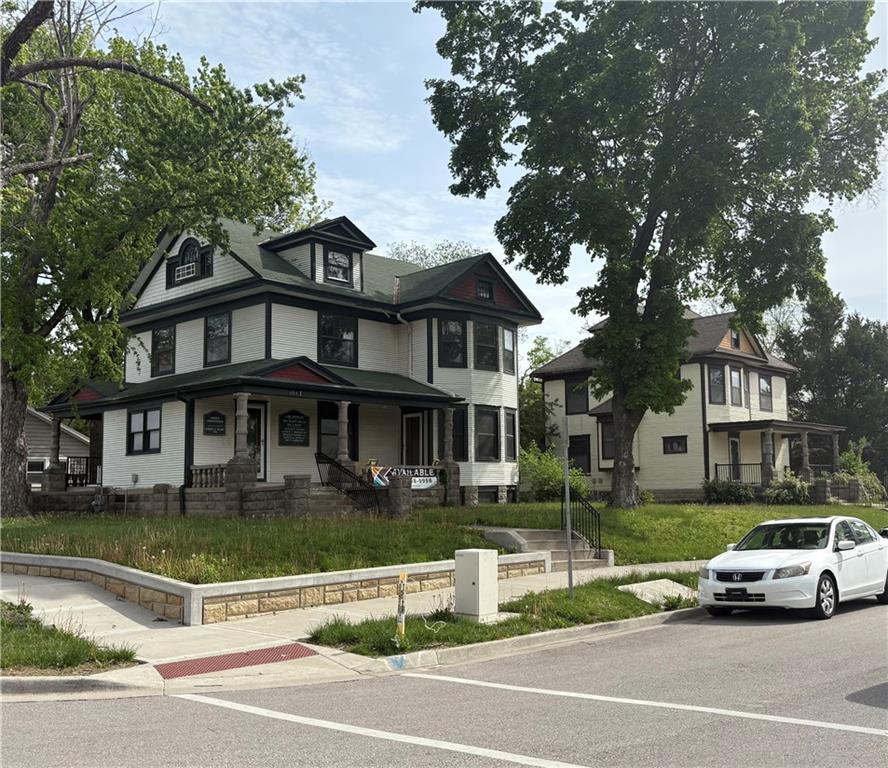 104 E Poplar Street Property Photo 1