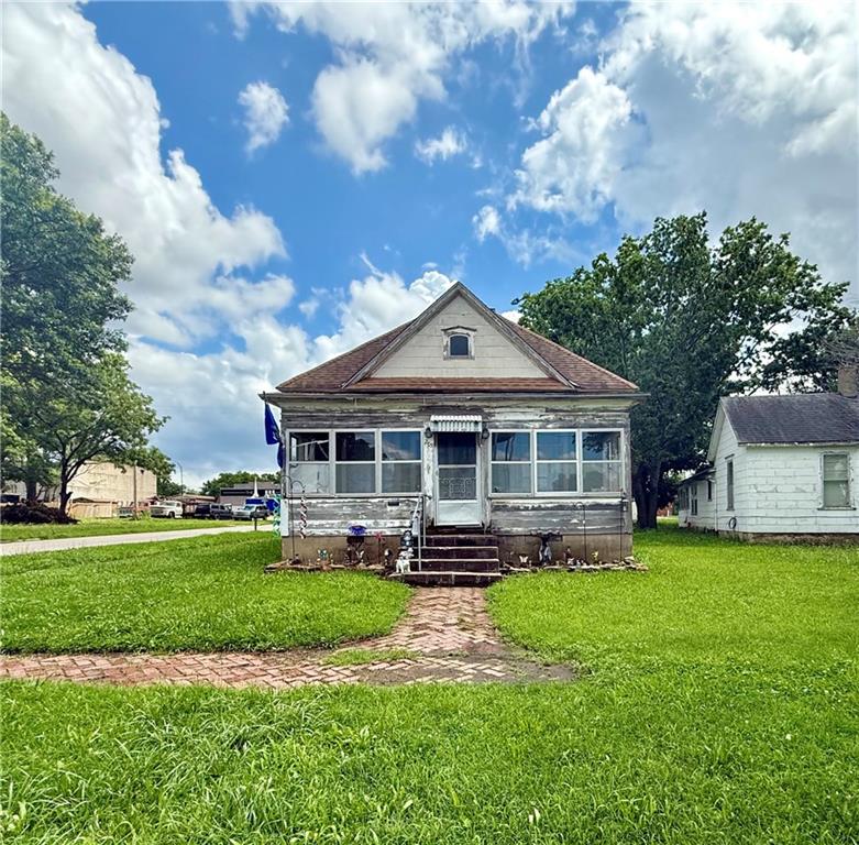 205 E 3rd Street Property Photo 1