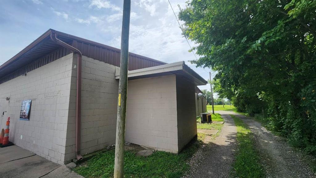 137 S East Avenue Property Photo 21