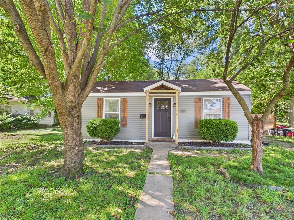 307 E 4th Street Property Photo 1