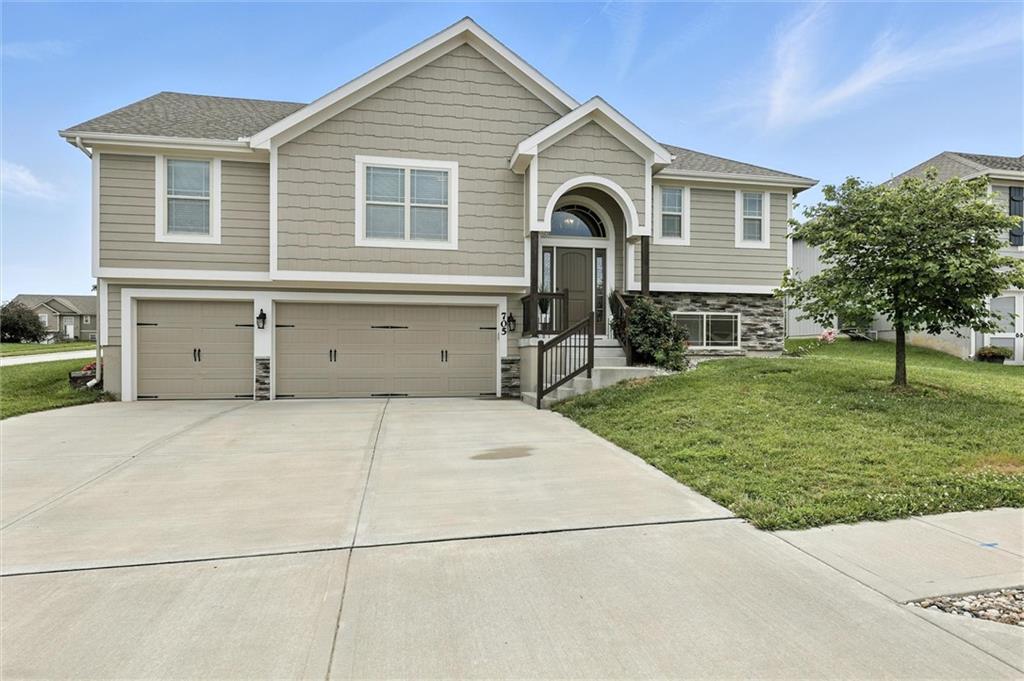 705 Englewood Drive Property Photo 1