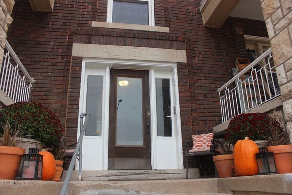 2733 Gillham Road Property Photo