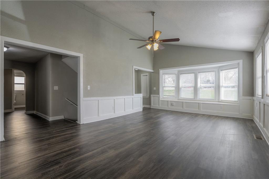 132 N Home Avenue Property Photo 1
