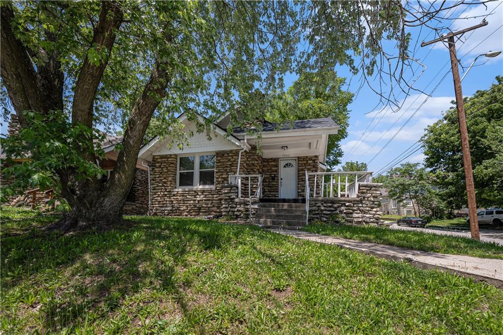 3842 E 68th Terrace Property Photo 1