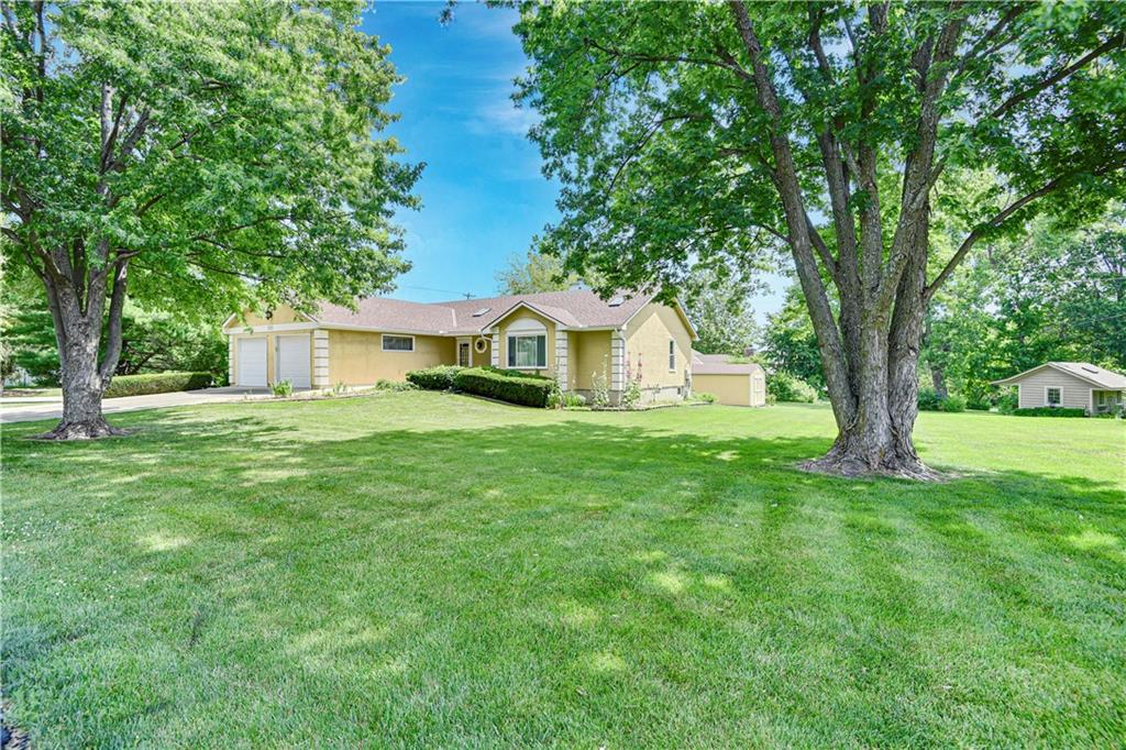 1917 W Dennis Avenue Property Photo 1