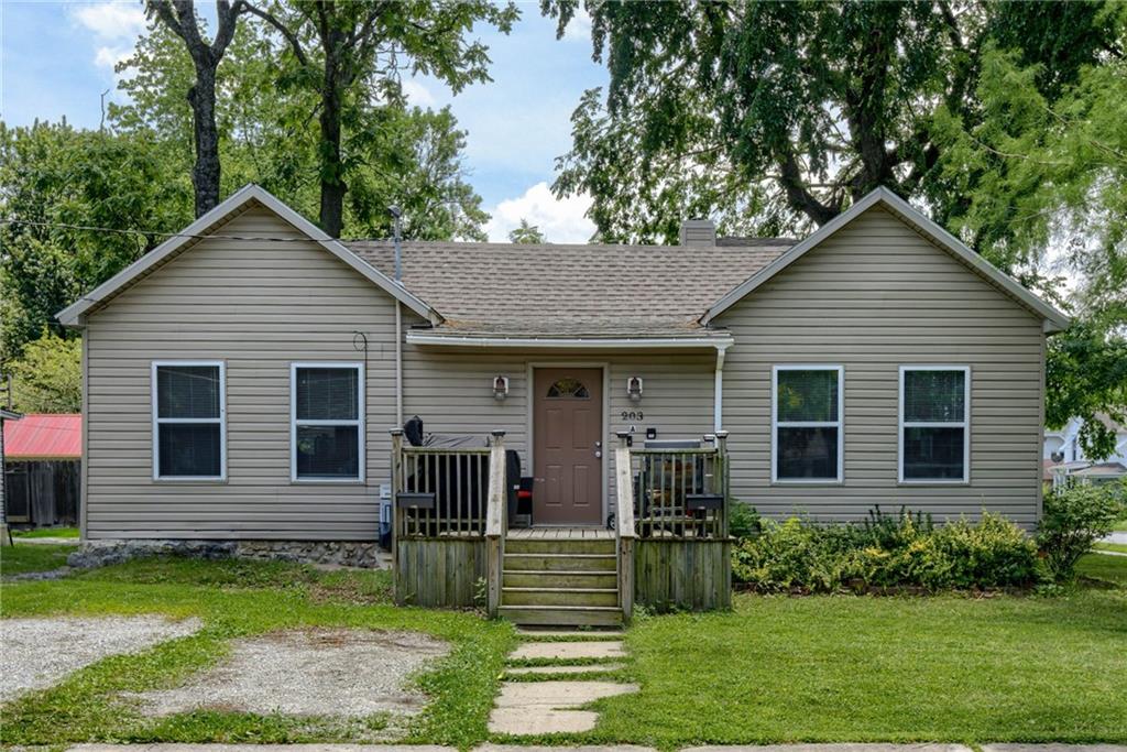203 E Elm Street Property Photo