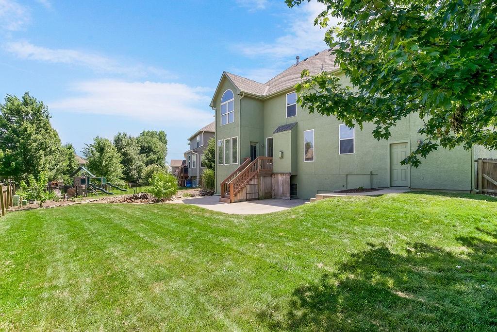 16211 S Locust Street Property Photo 3