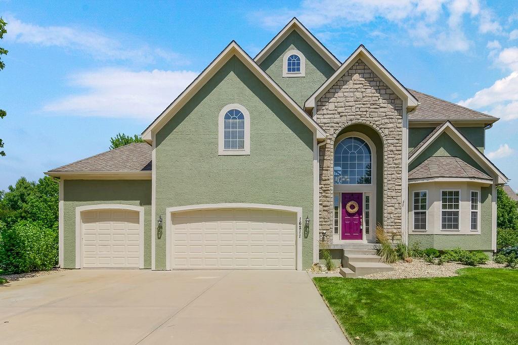 16211 S Locust Street Property Photo 4