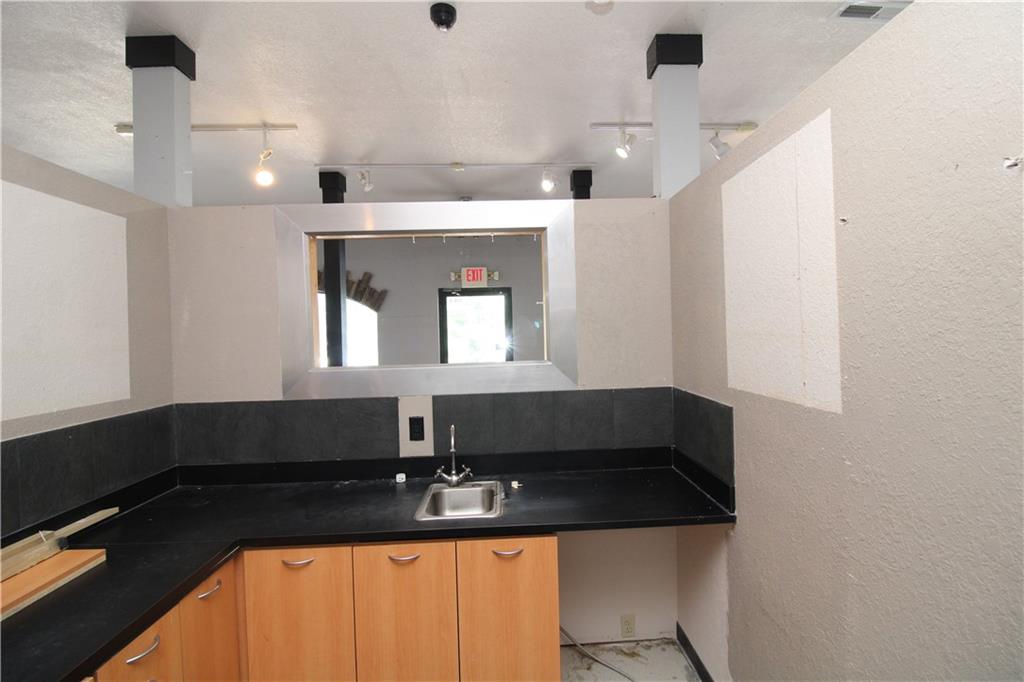 3120 Karnes Suite D Road Property Photo 3