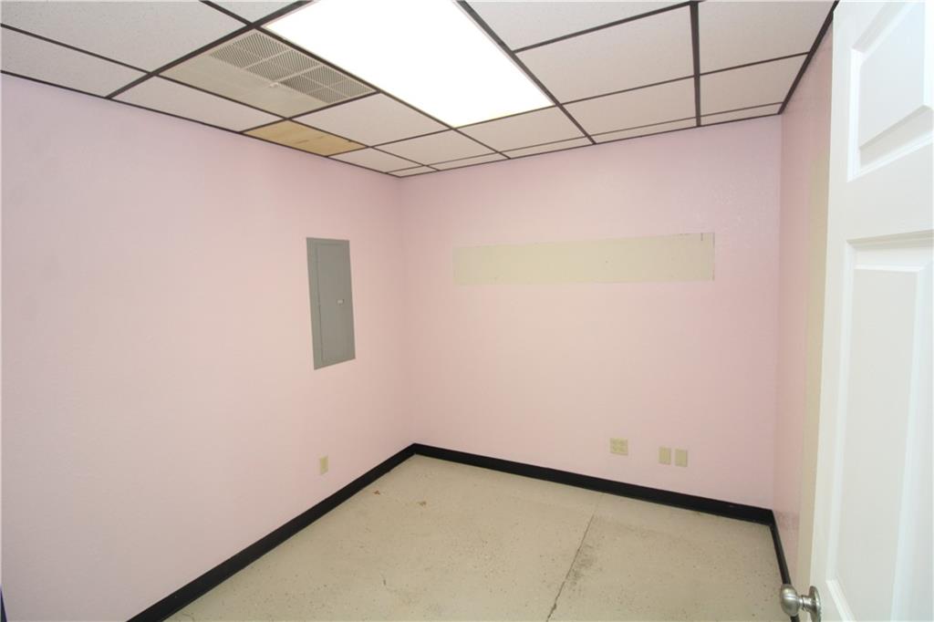 3120 Karnes Suite D Road Property Photo 6
