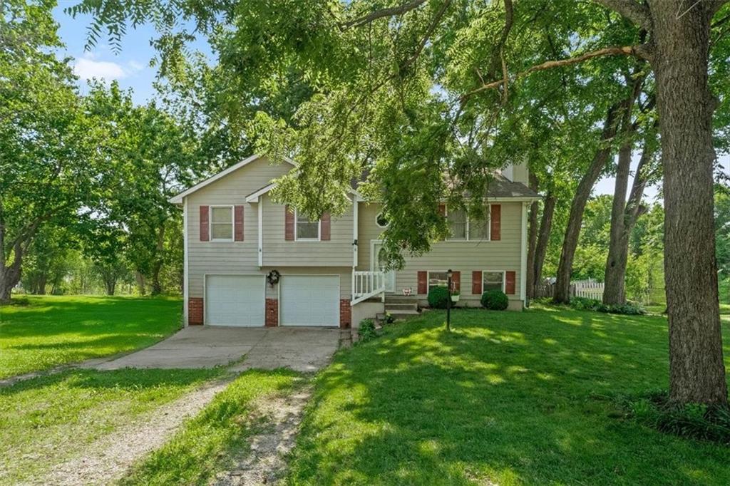 15509 Lawrence Avenue Property Photo 1