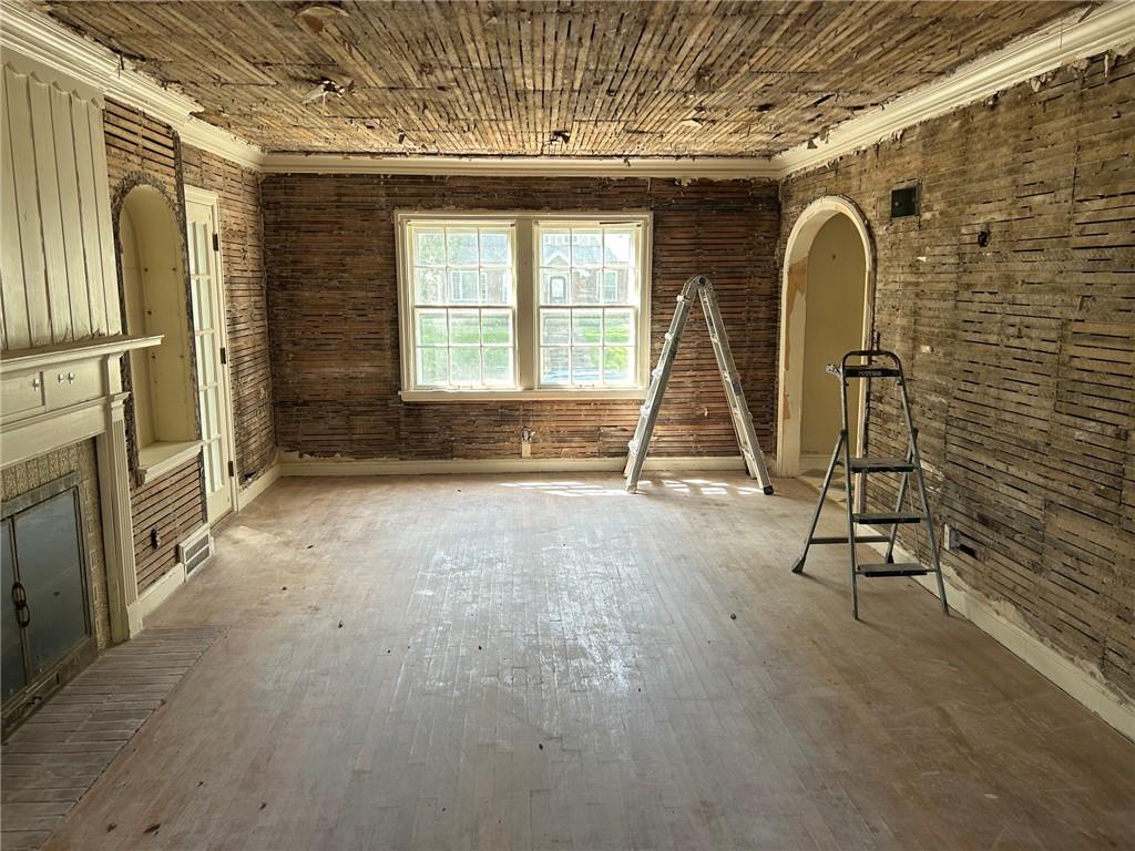 725 S Main Street Property Photo 3