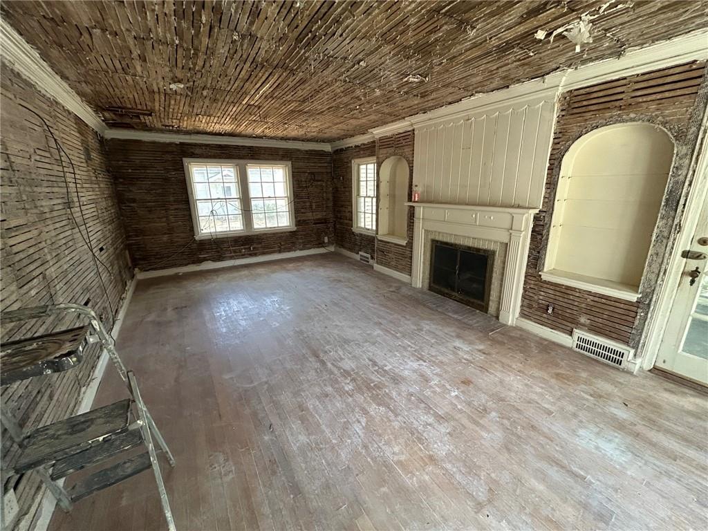 725 S Main Street Property Photo 5