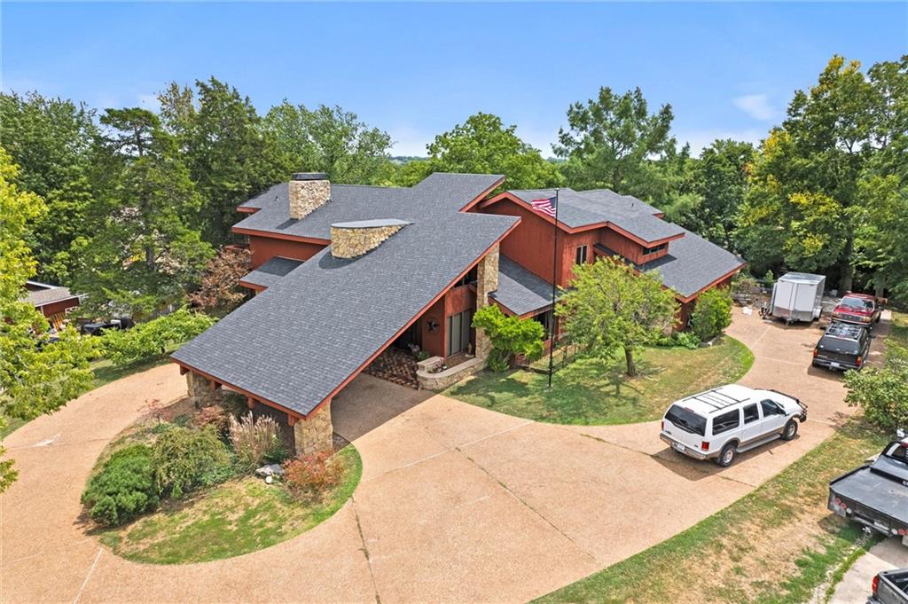 402 Lees Circle Drive Property Photo 1