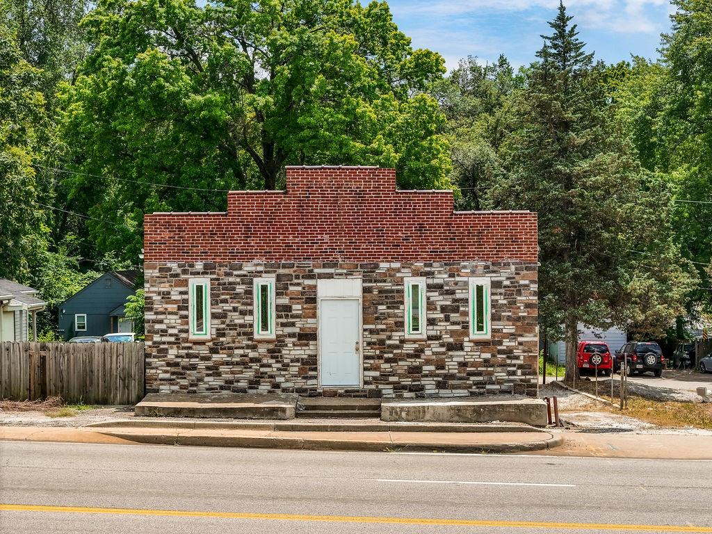 11303 E Truman Road Property Photo