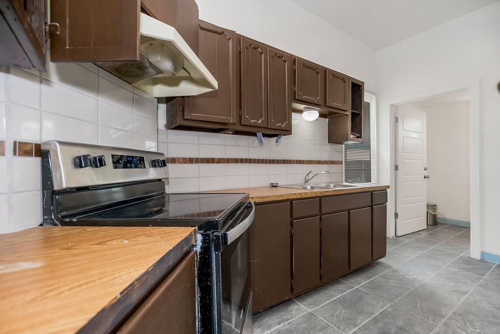 11303 E Truman Road Property Photo 16