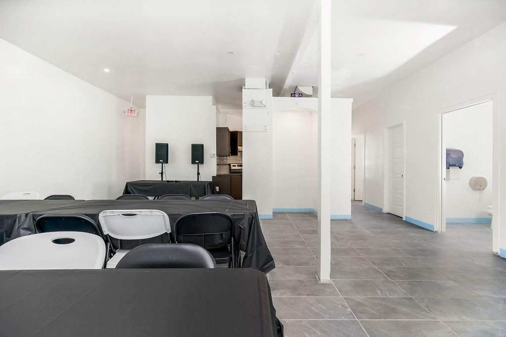 11303 E Truman Road Property Photo 18