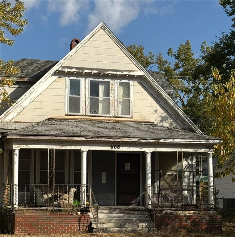 608 E Main Street Property Photo 1