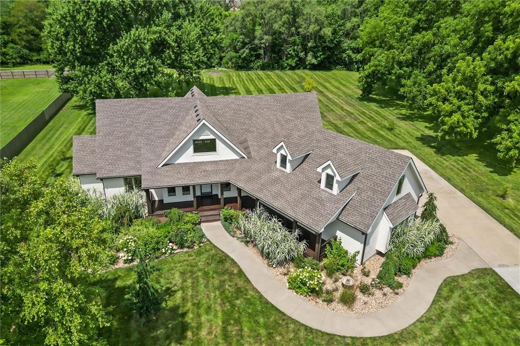 325 S Clark Street Property Photo 3