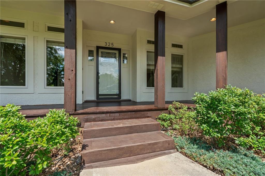 325 S Clark Street Property Photo 4