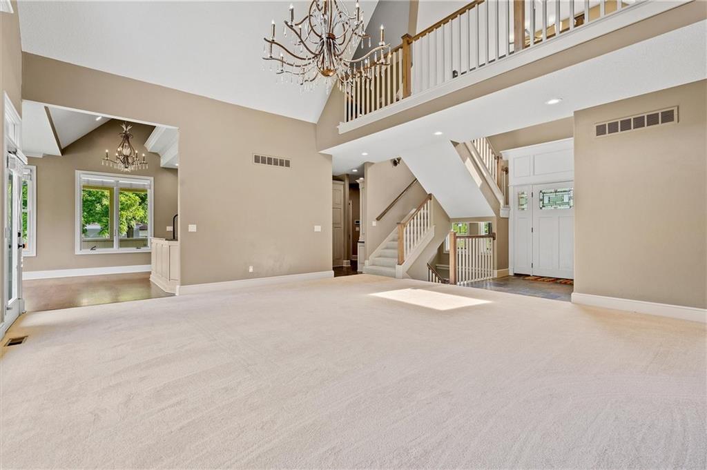 325 S Clark Street Property Photo 6