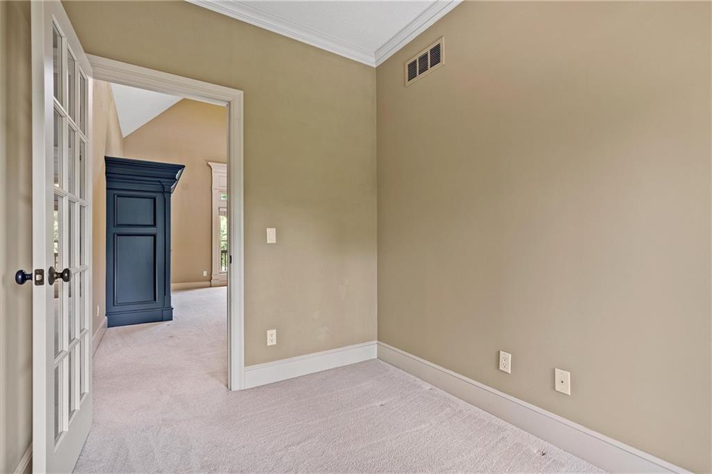 325 S Clark Street Property Photo 8