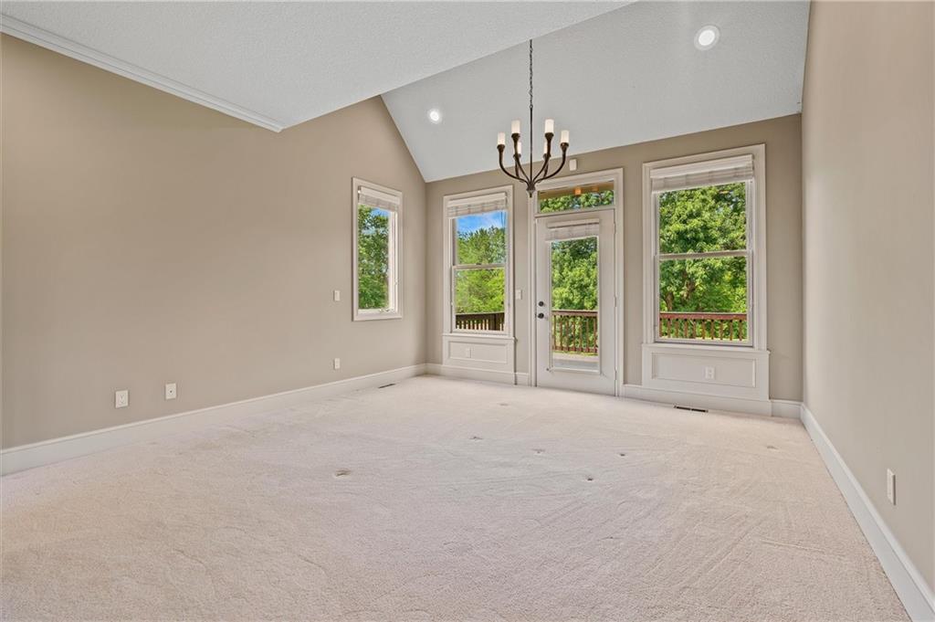 325 S Clark Street Property Photo 9