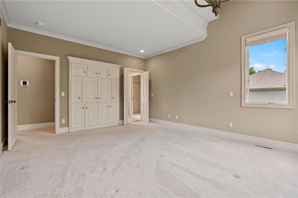 325 S Clark Street Property Photo 10