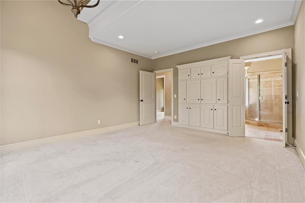 325 S Clark Street Property Photo 11