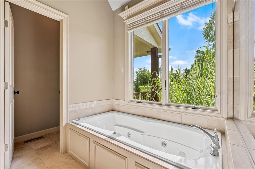 325 S Clark Street Property Photo 12