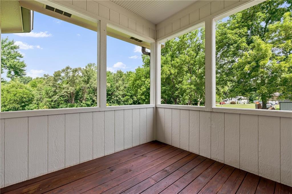 325 S Clark Street Property Photo 19