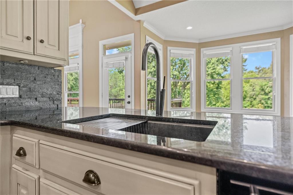 325 S Clark Street Property Photo 23