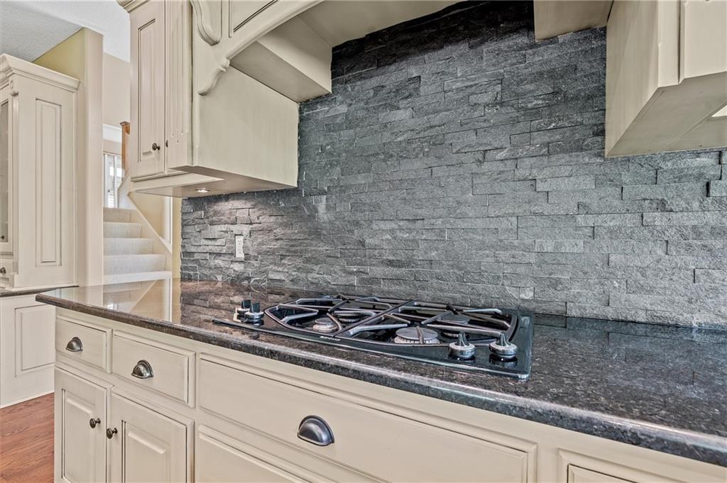 325 S Clark Street Property Photo 24