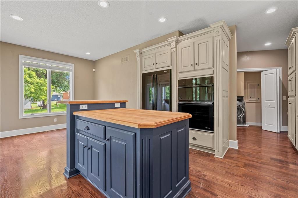 325 S Clark Street Property Photo 25